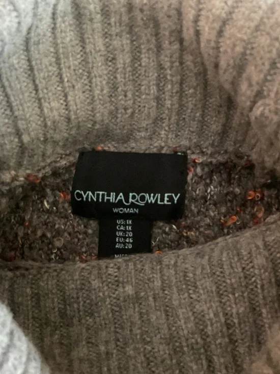 Turtle neck sweater - Picture 3 of 3